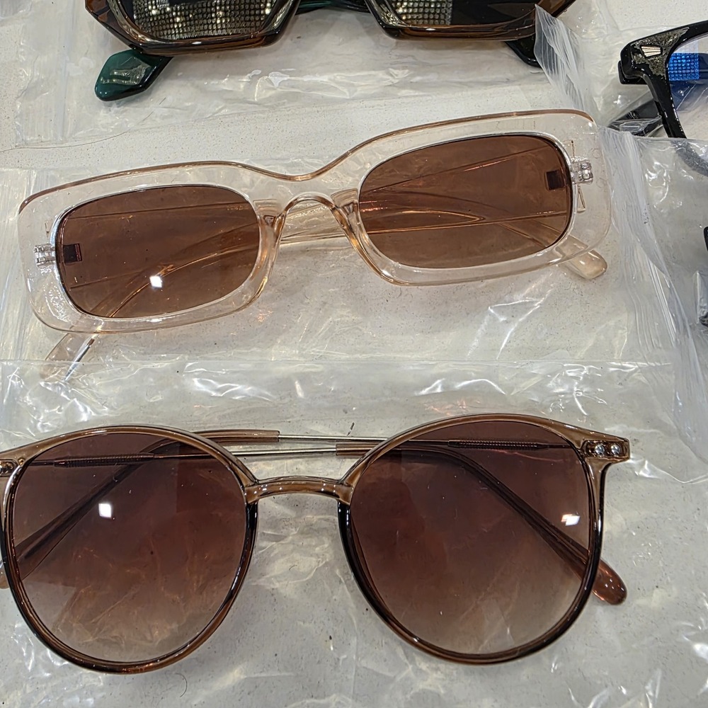 Bundle Of 14 SunGlasses & Eye Glasses. Red Sojos,2 Reading Glasses +2.5, 3 Spot - Picture 14 of 15